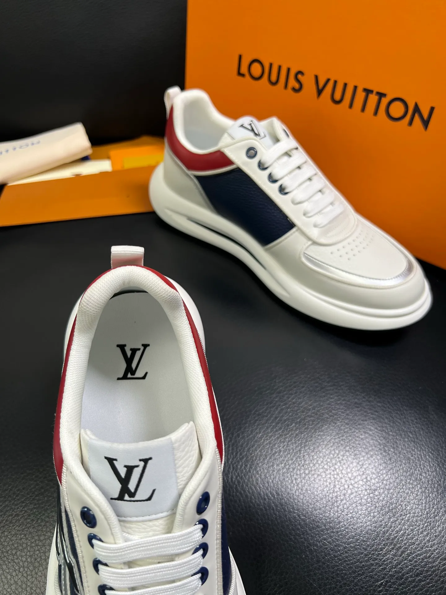 Men's shoes💰800 Lv 🔍Top purchasing agent🇮🇹 Louis Vuitton, the sports sneaker counter is synchronized, the uppers are imported from Italy, high-quality splicing colorful and complex crafts, the imported mesh padding is soft and comfortable, soles: original soles specially provided by the original factory, T men's men's shoes 💰U exclusive movable molded soles are super comfortable, original factory and single goods, 🔍🔍high quality, you can enter and exit the counter at will, welcome to compare, code number 38-44 (customized 45) 85871
